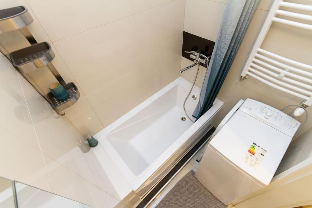 Opera Central Suite 3Br W Sauna By Newave Apartments บูดาเปสต์ ภายนอก รูปภาพ